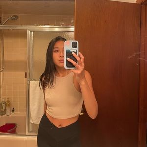 beige basic crop top